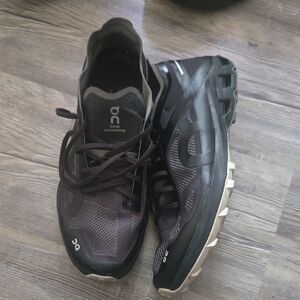 On Running Men's Black and Gray Athletic Shoes